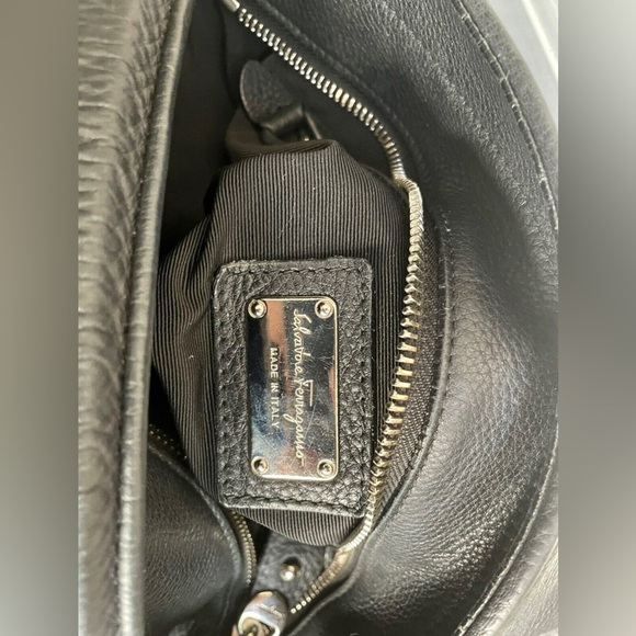 Authentic SALVATORE FERRAGAMO
Black Pebbled Leather Small Hobo Bag - Picture 5 of 5